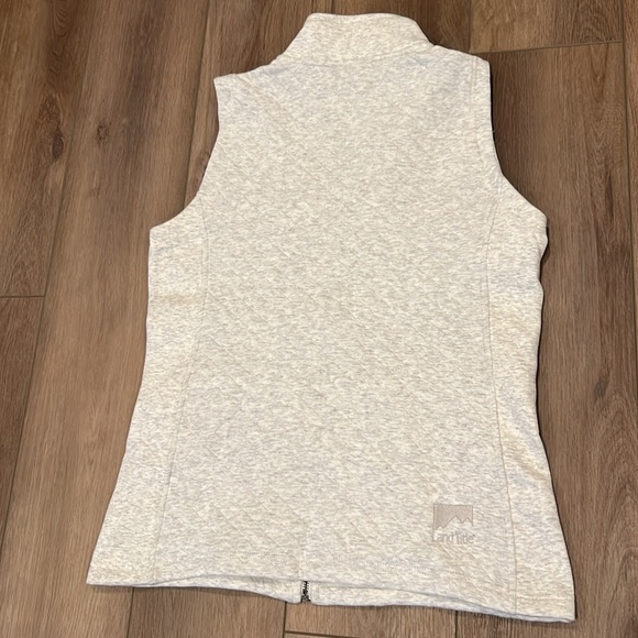 NWT Charles River Apparel Franconia Cream/Gray Quilted Vest Size Medium - Picture 13 of 14